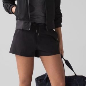 Lululemon On The Fly Drawstring Shorts Women’s Black 2.5" Sz 6